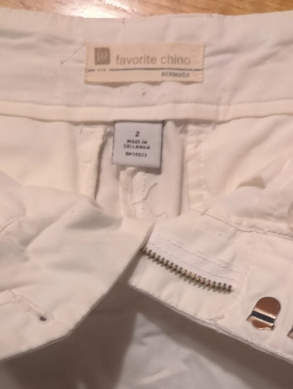 GAP Women's White Bermuda Shorts - Picture 8 of 8